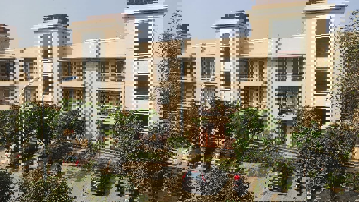 4 BHK 250 Sq.Yd. Builder Floor in BPTP Parkland Pride