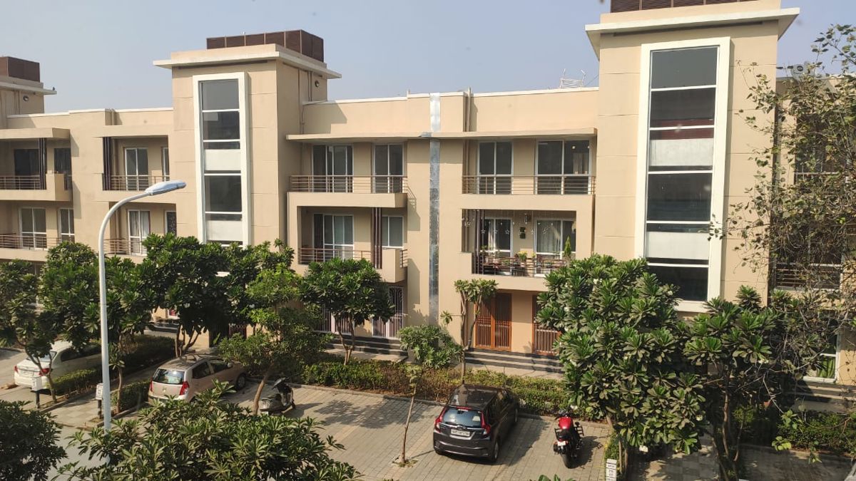 4 BHK Builder Floor For Sale in BPTP Parkland Pride