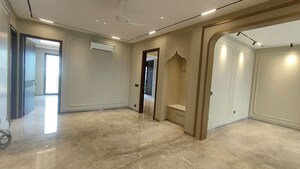 Room in 3 BHK Builder Floor at Green Wood City, Sector 45 – for Sale