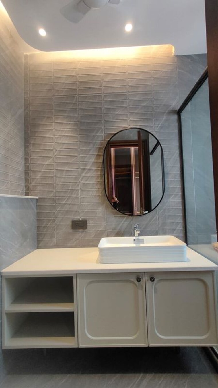 Bathroom, green-wood-city 3 Bedroom 2480 Sq.Ft. Builder Floor In Sector 45 Gurgaon 10314433