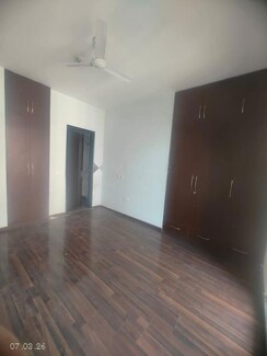 3.5 BHK + Servant Room,Extra Room Apartment For Rent in Microtek Greenburg