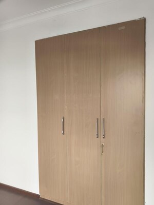 Room in 3 BHK Apartment at Pareena The Elite Residences, Sector 99 – for Rent