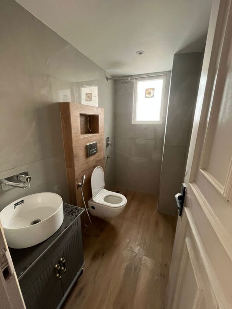 Bathroom, mandi  1350 Sq.Ft. Apartment In Mandi Delhi 10314487