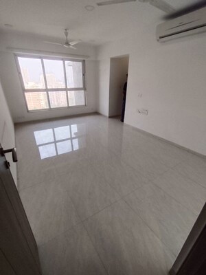 Room in 2 BHK Apartment at Supreme 19, Lokhandwala – for Rent
