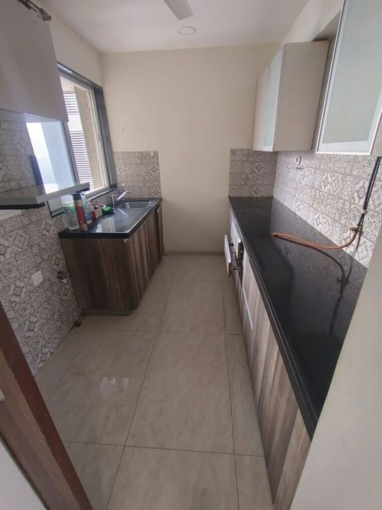 Balcony, supreme-19 2 Bedroom 750 Sq.Ft. Apartment In Lokhandwala Mumbai 10314529