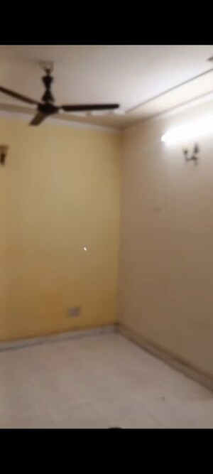Room in 1 BHK Villa at Jaipuria Plaza, Sector 26 – for Rent