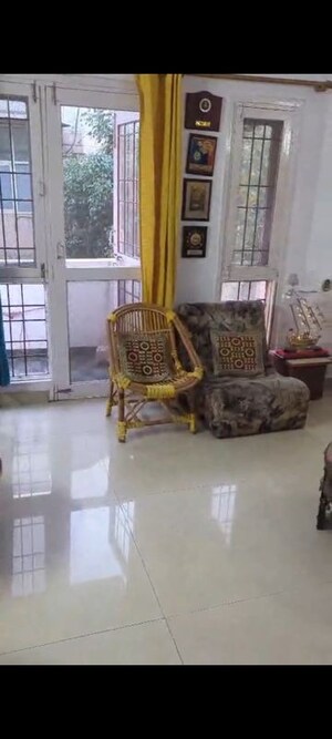 Living Room in 3.5 BHK Apartment at Rwa Jalvayu Vihar Noida, Sector 25 – for Rent