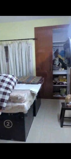 3.5 BHK + Servant Room Apartment For Rent in Rwa Jalvayu Vihar Noida