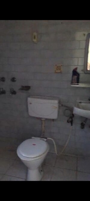 Bathroom in 3.5 BHK Apartment at Rwa Jalvayu Vihar Noida, Sector 25 – for Rent