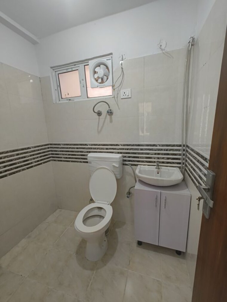 Bathroom, shree-vardhman-green-court 2 Bedroom 650 Sq.Ft. Apartment In Sector 90 Gurgaon 10314557