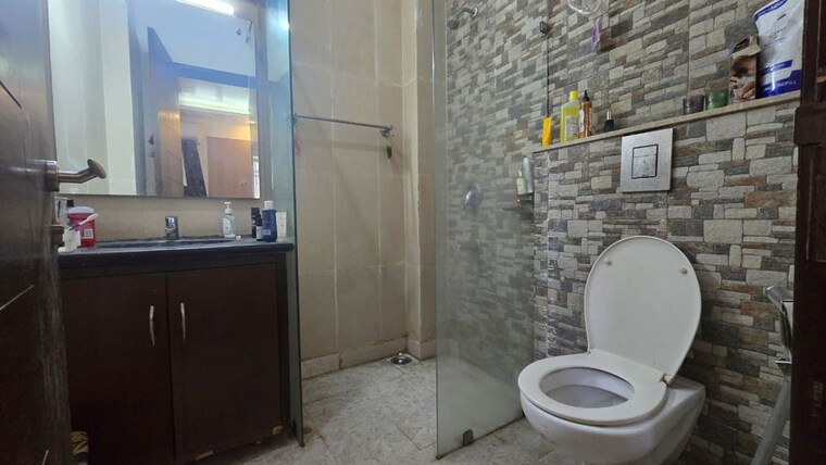 Bathroom, sushant lok i 3 Bedroom 215 Sq.Yd. Builder Floor In Sushant Lok I Gurgaon 10314567