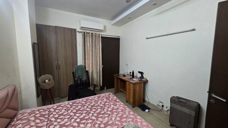 Bedroom, sushant lok i 3 Bedroom 215 Sq.Yd. Builder Floor In Sushant Lok I Gurgaon 10314567