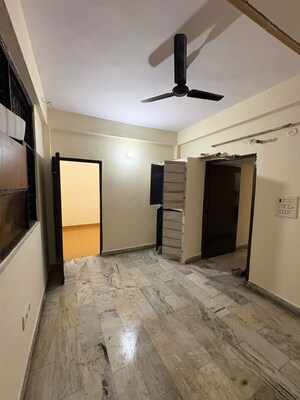 Bedroom in 1.5 BHK Apartment at Shalimar Apartments Shalimar Garden, Shalimar Garden – for Rent