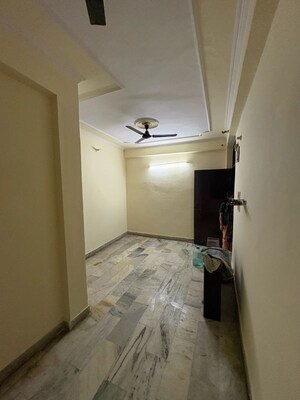 Living Room in 1.5 BHK Apartment at Shalimar Apartments Shalimar Garden, Shalimar Garden – for Rent