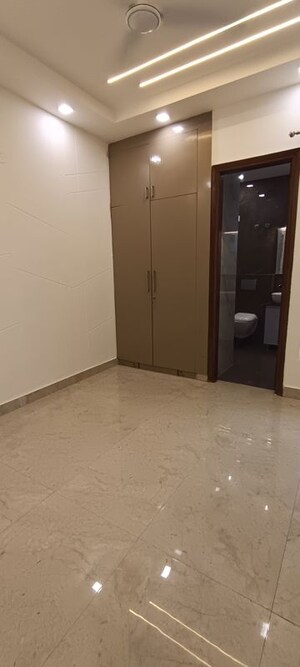 Room in 3 BHK Builder Floor at Puri Kohinoor, Sector 89 – for Sale