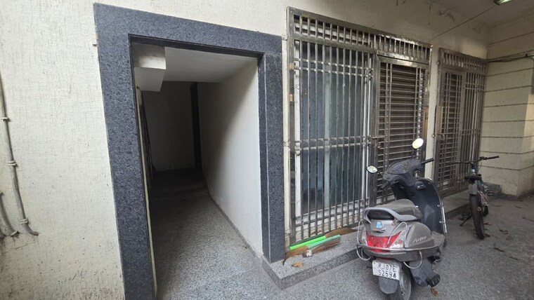 Exterior View, ardee-city 2 Bedroom 192 Sq.Yd. Builder Floor In Sector 52 Gurgaon 10314583