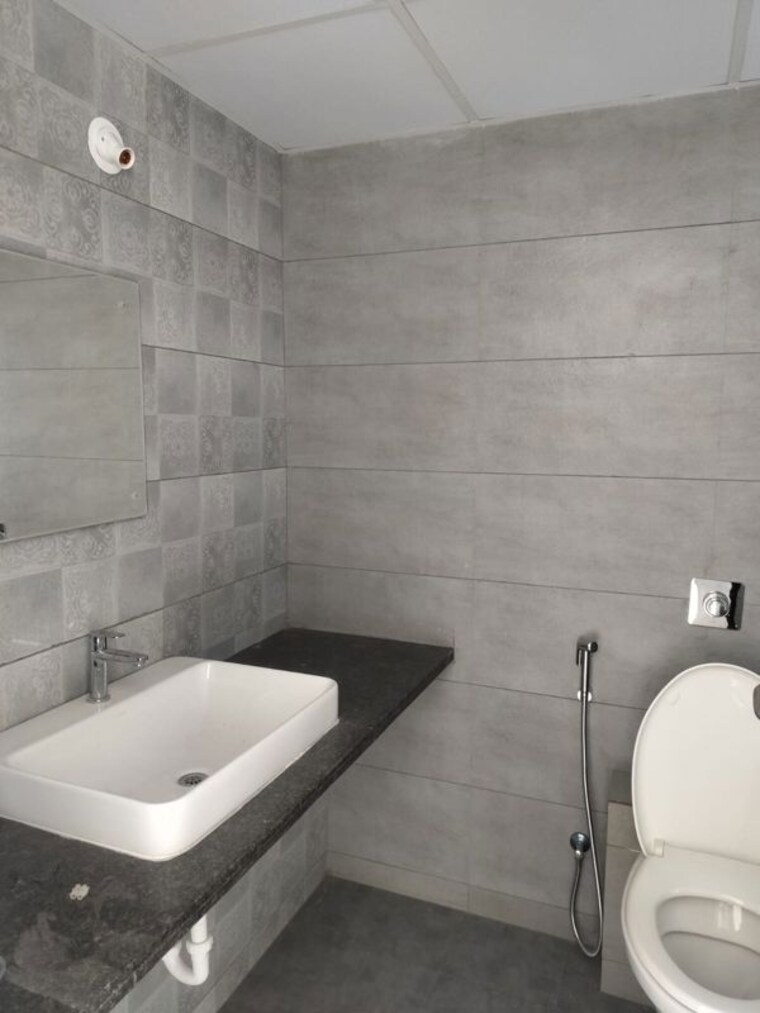 Bathroom, pride-purple-park-titan 3 Bedroom 1200 Sq.Ft. Apartment In Hinjewadi Pune 10314606