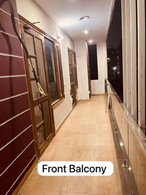 Building Lobby in 5 BHK Apartment at Shakti the Sky Lark  Apartment, Sector 52 – for Rent