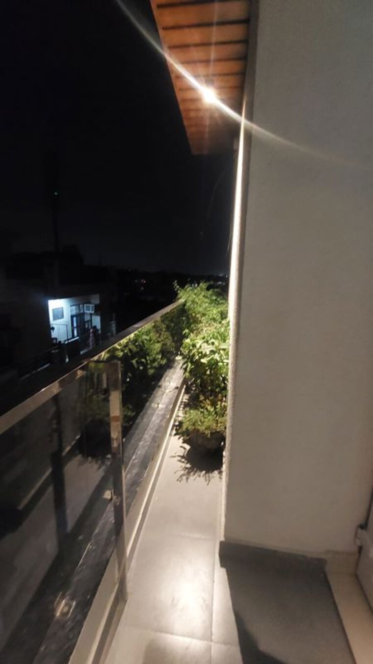 Balcony, sainik colony 2 Bedroom 90 Sq.Yd. Builder Floor In Sainik Colony Faridabad 10314645