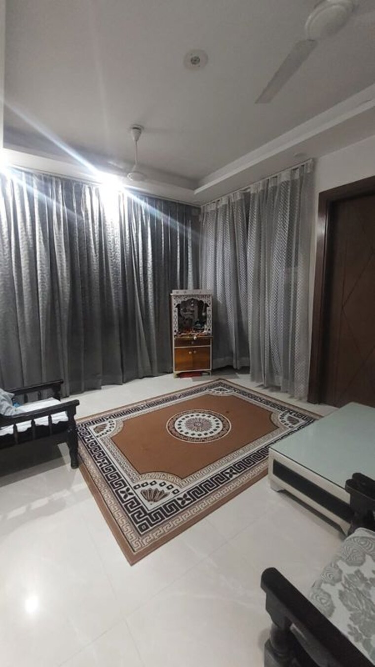 Living Room, sainik colony 2 Bedroom 90 Sq.Yd. Builder Floor In Sainik Colony Faridabad 10314645