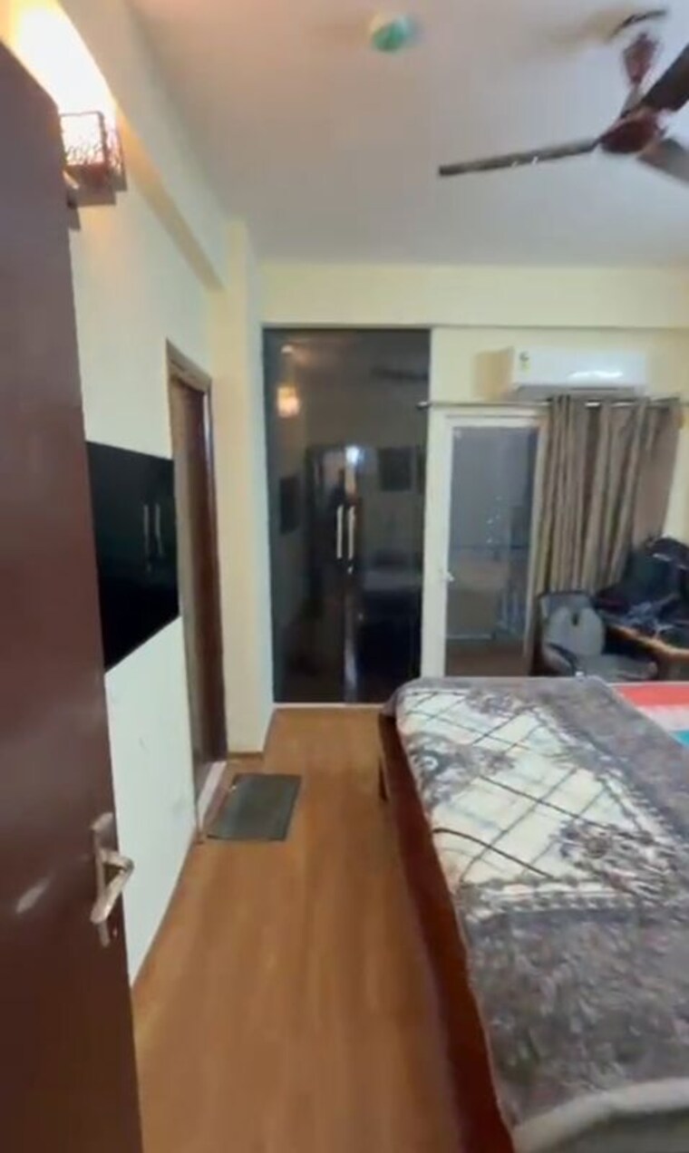Team Area, amrapali dream valley 2 Bedroom 900 Sq.Ft. Apartment In Amrapali Dream Valley Greater Noida 9979535