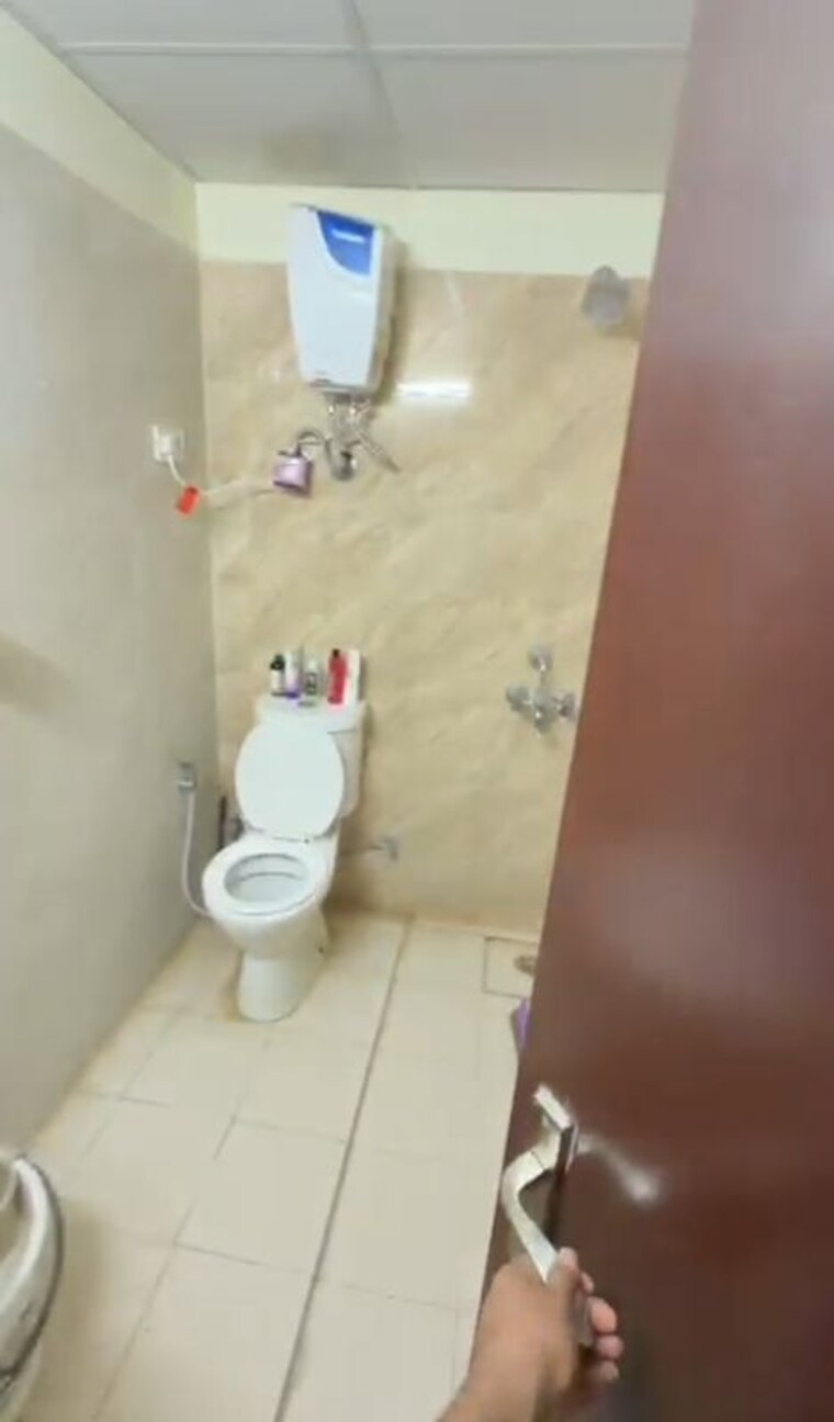 Bathroom, amrapali dream valley 2 Bedroom 900 Sq.Ft. Apartment In Amrapali Dream Valley Greater Noida 9979535