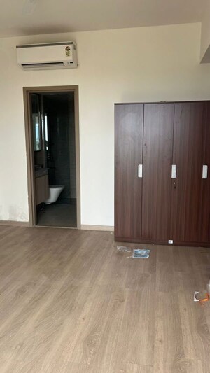 Room in 3.5 BHK Apartment at Godrej Air Sector 85, Sector 85 – for Rent