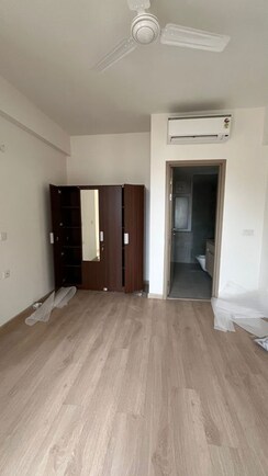 3.5 BHK + Servant Room Apartment For Rent in Godrej Air Sector 85