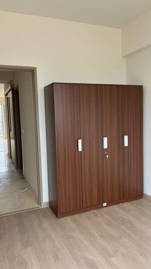 Room in 3.5 BHK Apartment at Godrej Air Sector 85, Sector 85 – for Rent