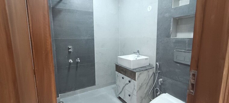 Bathroom, fidato-honour-homes 3 Bedroom 180 Sq.Yd. Builder Floor In Sector 89 Faridabad 10314745