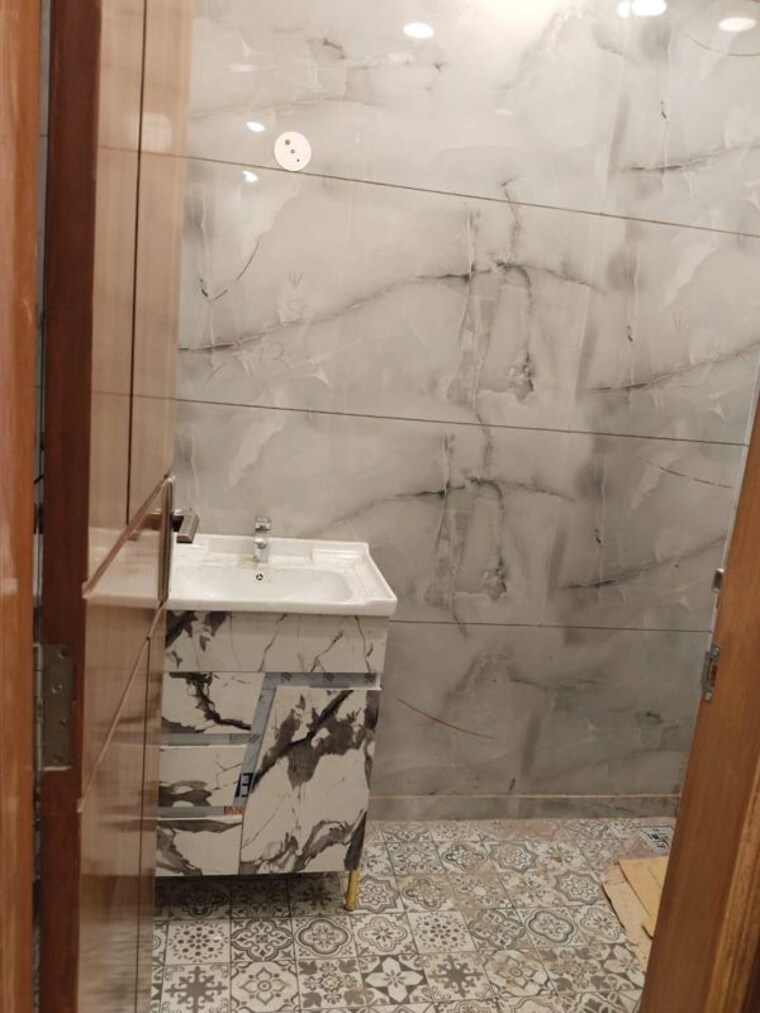 Bathroom, fruit garden 6 Bedroom 2300 Sq.Ft. Builder Floor In Fruit Garden Faridabad 10314770