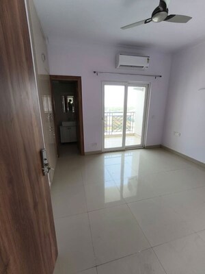 Room in 3 BHK Apartment at Central Park Flower Valley Aqua Front Towers, Sohna Sector 33 – for Rent