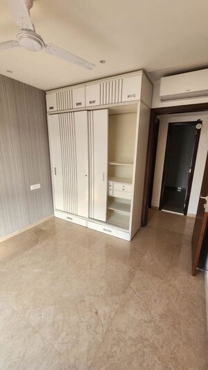 Room in 2.5 BHK Apartment at Hiranandani Castle Rock Wing C And D, Powai – for Rent