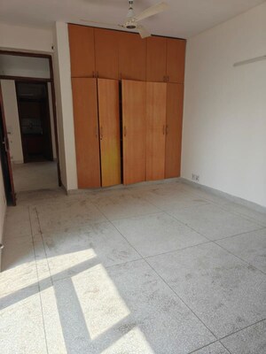 Room in 3 BHK Apartment at DLF The Crest, Sector 54 – for Sale