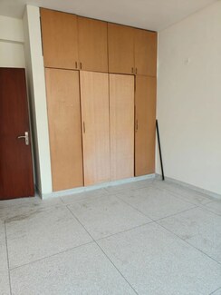 3 BHK + Pooja Room,Servant Room Apartment For Sale in DLF The Crest