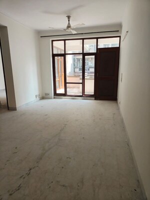 Room in 3 BHK Apartment at DLF The Crest, Sector 54 – for Sale