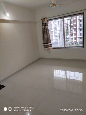 Room in 2 BHK Apartment at Vishal Viviana, Mundhwa – for Rent