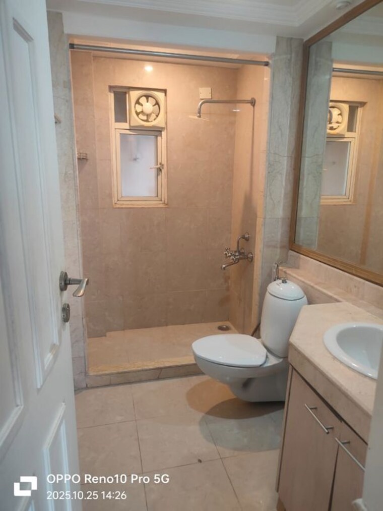 Bathroom, hiranandani-gardens-eldora 3 Bedroom 1300 Sq.Ft. Apartment In Powai Mumbai 10314822
