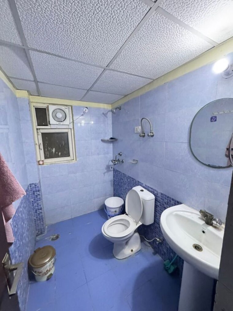 Bathroom, supertech-cape-town 2.5 Bedroom 1200 Sq.Ft. Apartment In Sector 74 Noida 10314819