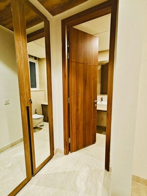 Room in 2 BHK Apartment at Nipania – for Rent