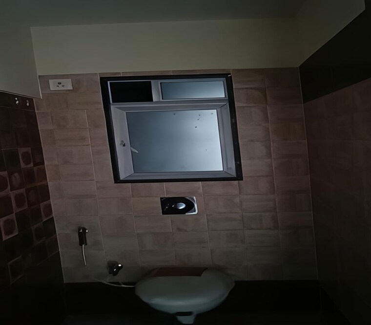 Bathroom, dadar east 2 Bedroom 725 Sq.Ft. Apartment In Dadar East Mumbai 10314862