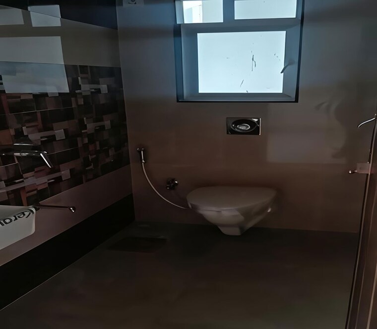 Bathroom, dadar east 2 Bedroom 725 Sq.Ft. Apartment In Dadar East Mumbai 10314862