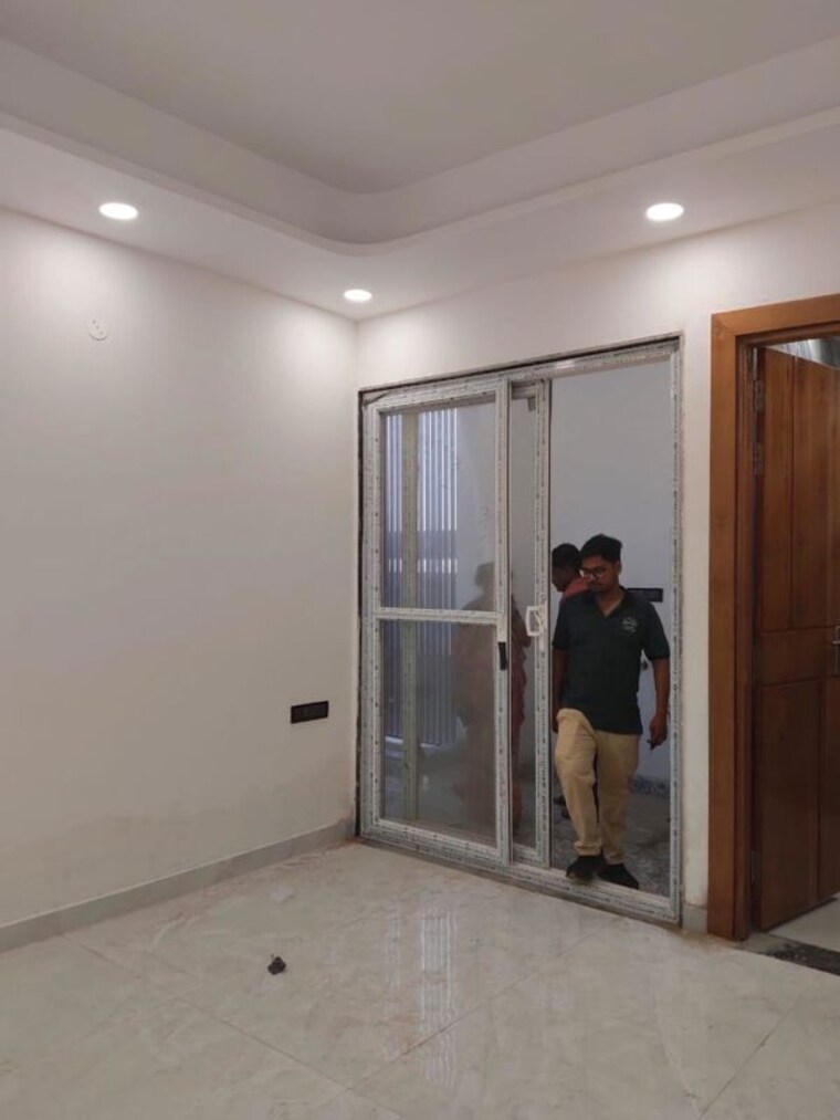 Room, sainik colony 3 Bedroom 263 Sq.Yd. Builder Floor In Sainik Colony Faridabad 10314858