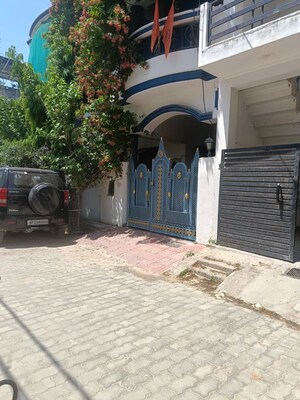 Parking in 2 BHK Independent House at Kamta – for Rent