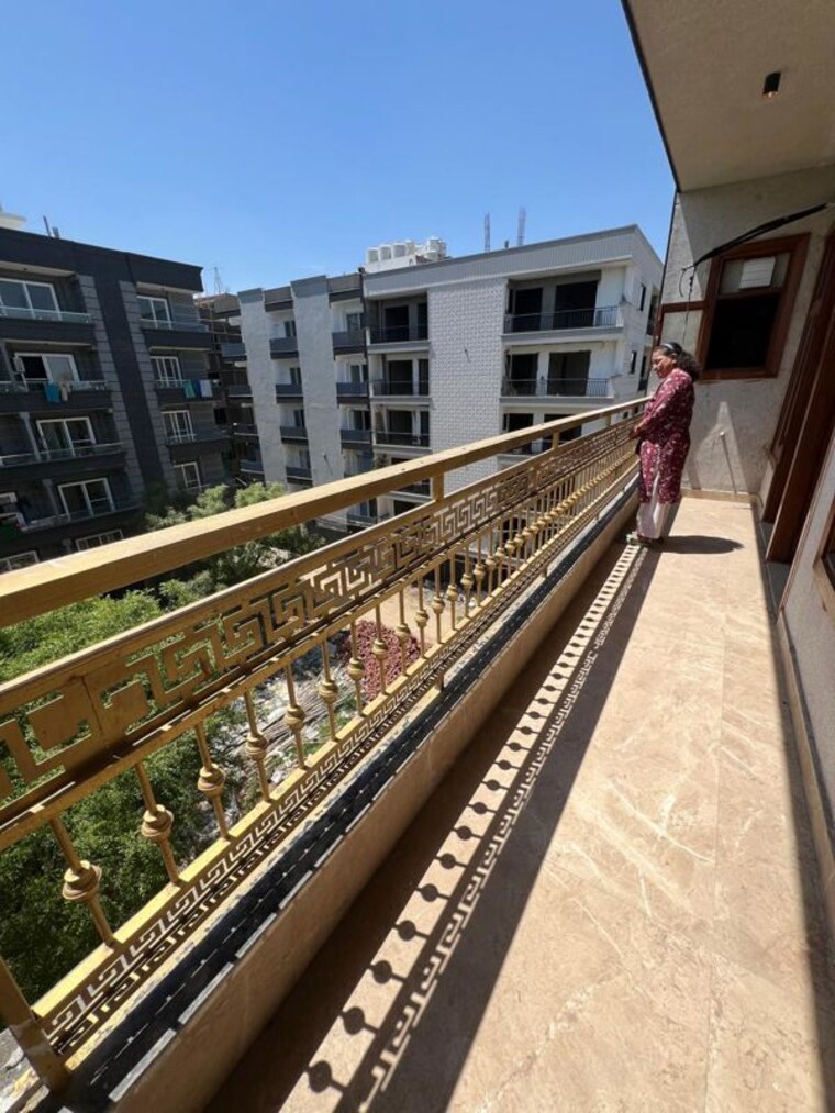 Balcony, shanti kunj 3 Bedroom 150 Sq.Yd. Builder Floor In Shanti Kunj Delhi 10314852