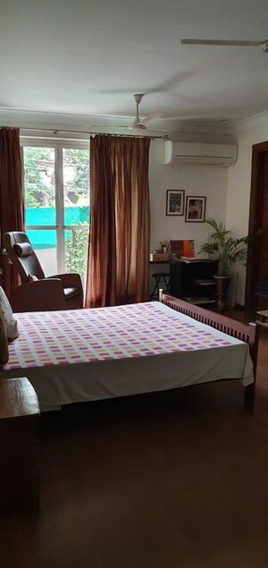 Bedroom in 6+ BHK Independent House at DLF Atria, Dlf Phase ii – for Sale