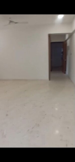 Room in 2.5 BHK Apartment at Ekta Tripolis, Goregaon West – for Rent
