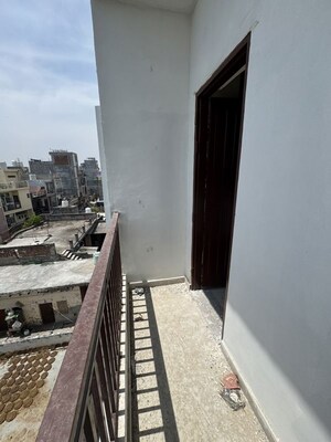 Balcony in  Showroom at Deenpur – for Rent