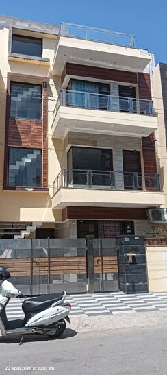 2 BHK + Pooja Room Independent House For Rent in Sector 17