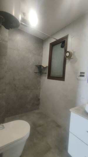 Room in 3 BHK Builder Floor at South City 1 – for Rent